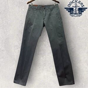 040 Dockers | Faded Green Gray Alpha Khaki Pants (EUC, Size 32x30)